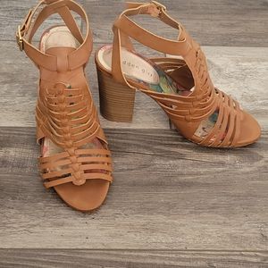 EUC Madden Girl Remiie Hurache Sandles